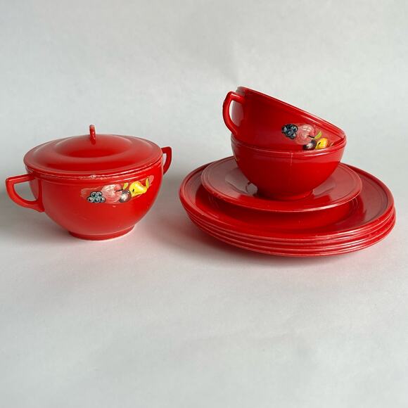 Vintage Childrens Plastic Red Tea Set with Decal By Eegee 9 Pieces Only - Picture 11 of 12